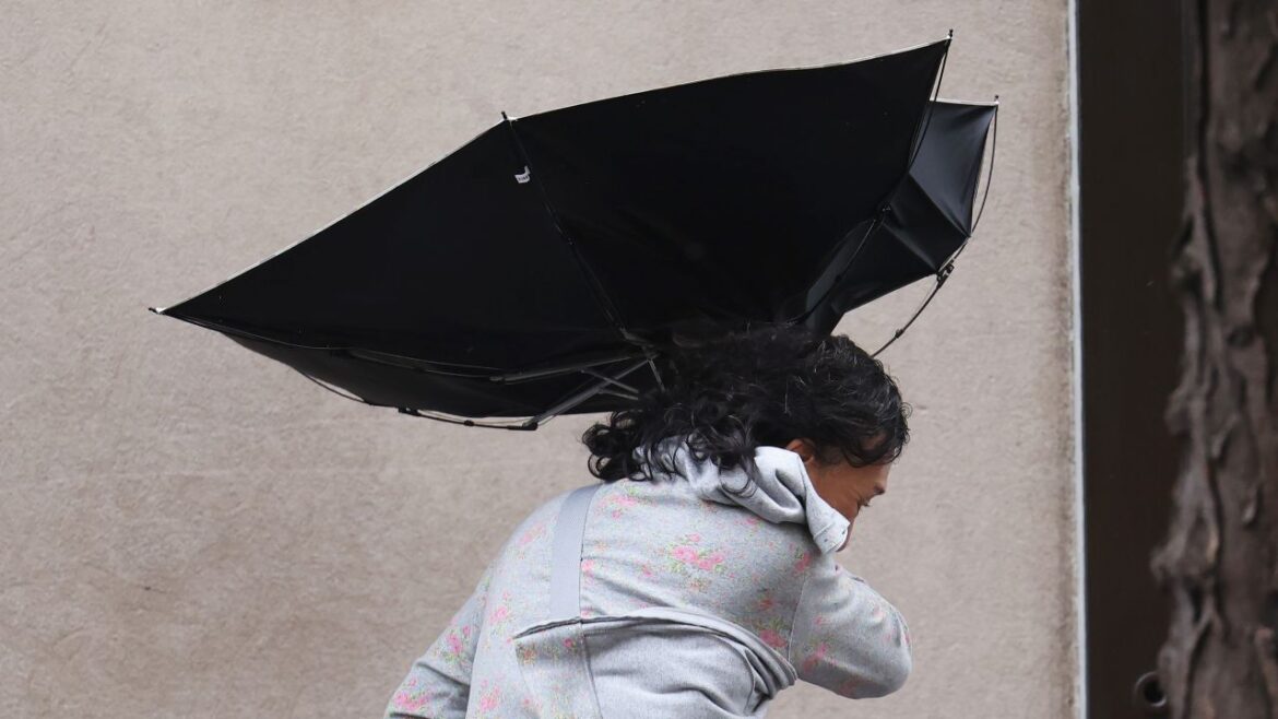 ANM anunță Cod galben de vânt puternic în 21 de judeţe