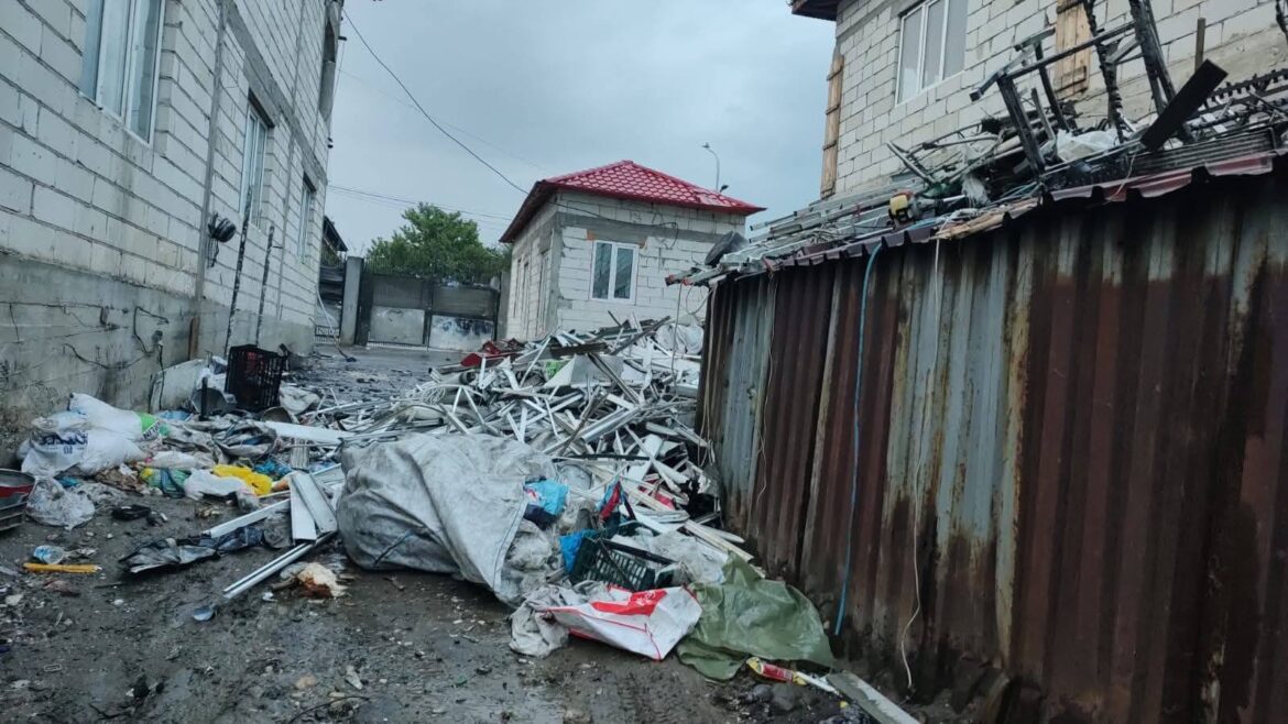 Descinderi de amploare la Sinteşti, la mafia deşeurilor ilegale